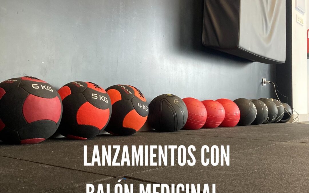Lanzamientos con balones medicinales